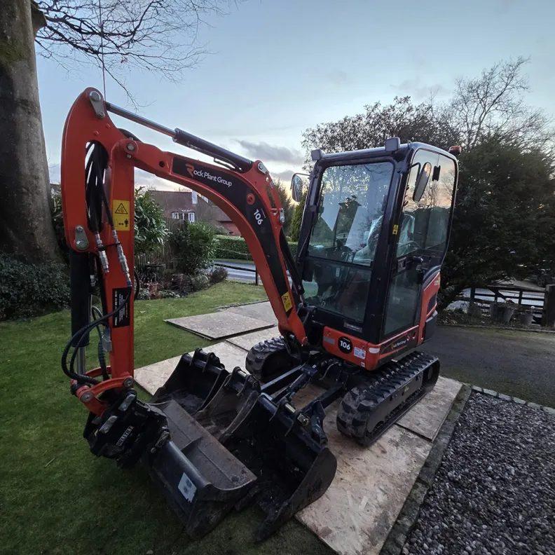 Kubota 1.9T KX019 Excavator & Rotating Hitch