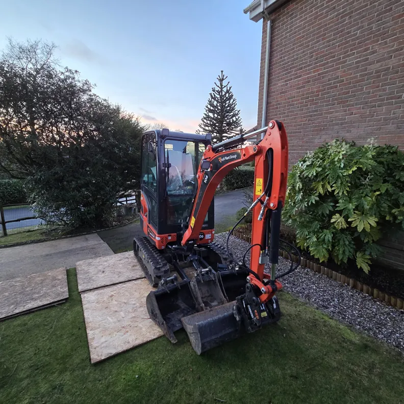 Kubota 1.9T KX019 Excavator & Rotating Hitch